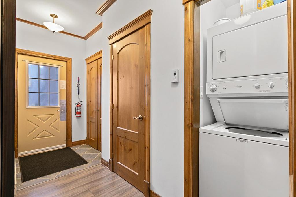 شقة Le Manoir 106-7 By Escapades Tremblant مونت تريمبلانت المظهر الخارجي الصورة